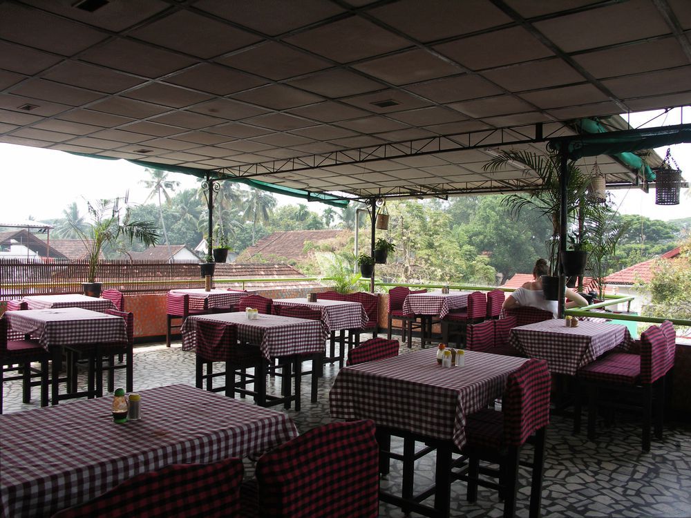 Hotel Park Avenue Kochi Restaurant photo