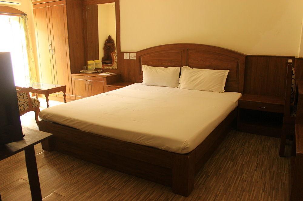 Hotel Park Avenue Kochi Exterior photo