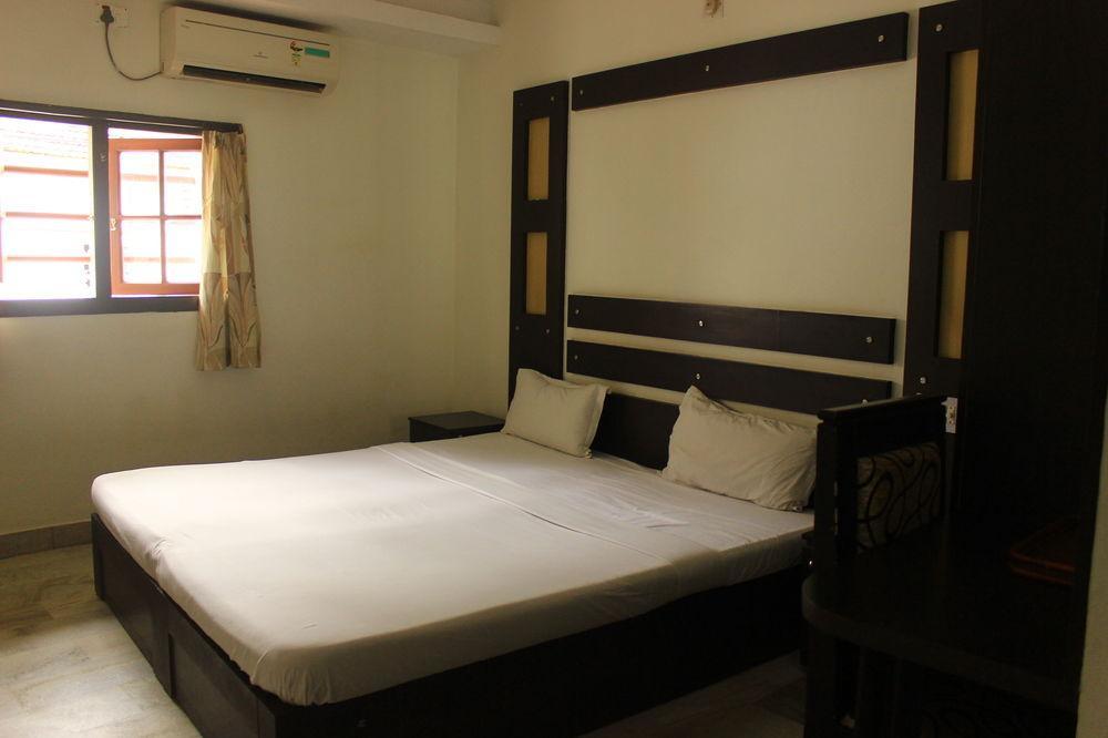 Hotel Park Avenue Kochi Exterior photo