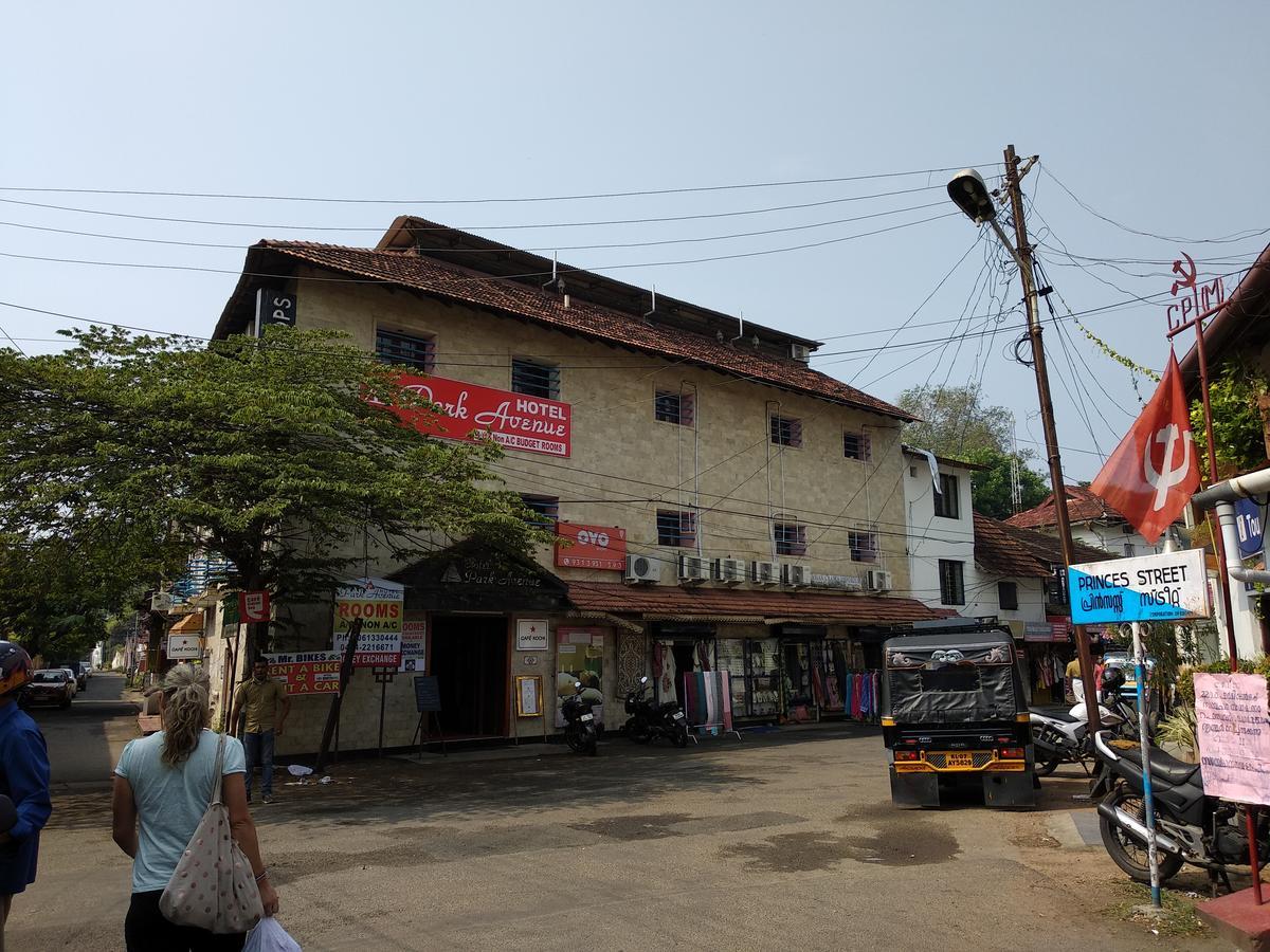 Hotel Park Avenue Kochi Exterior photo