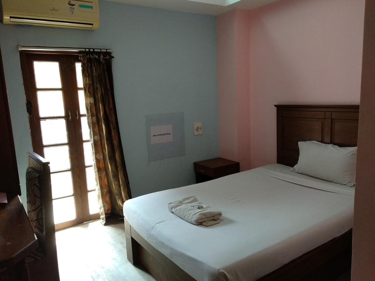 Hotel Park Avenue Kochi Exterior photo