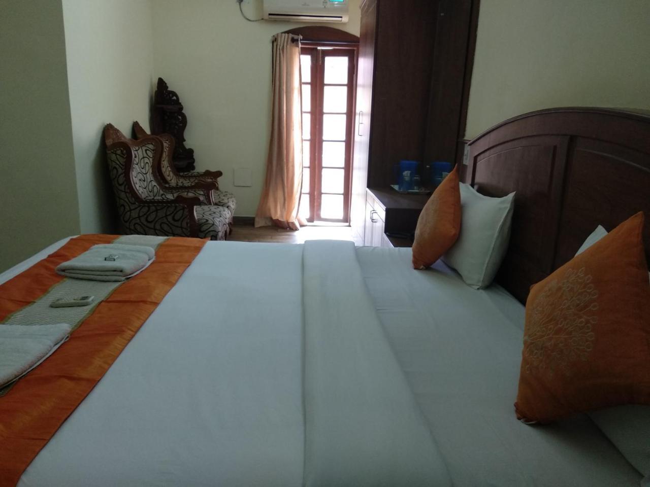 Hotel Park Avenue Kochi Exterior photo
