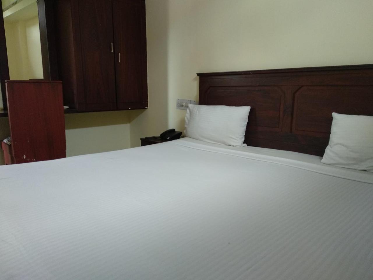 Hotel Park Avenue Kochi Exterior photo