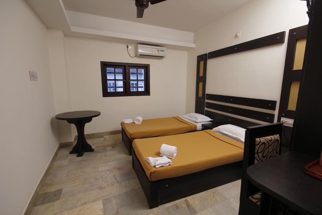 Hotel Park Avenue Kochi Exterior photo