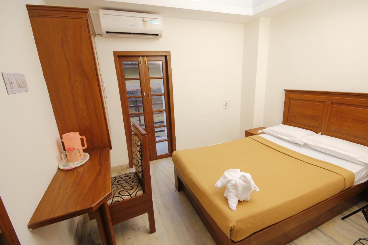 Hotel Park Avenue Kochi Exterior photo